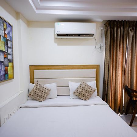 M Square Hotel Хайдарабад Экстерьер фото