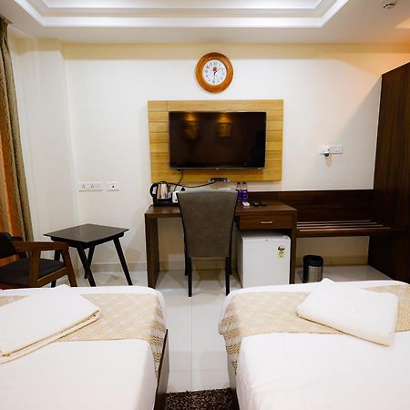 M Square Hotel Хайдарабад Экстерьер фото