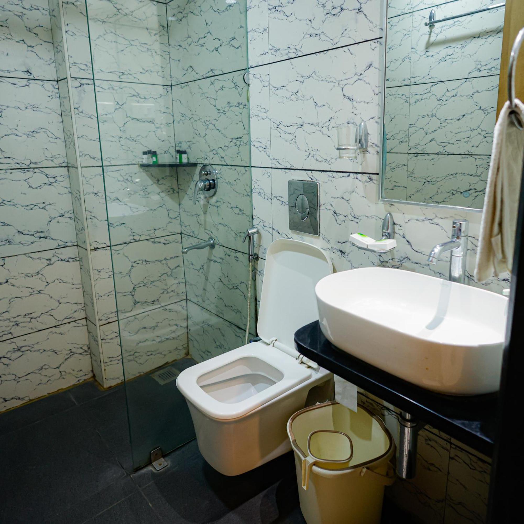 M Square Hotel Хайдарабад Экстерьер фото