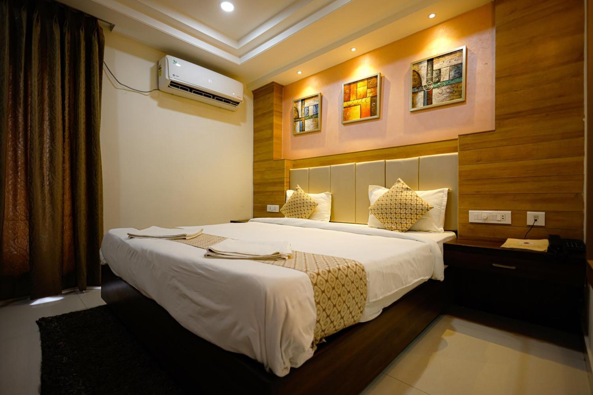 M Square Hotel Хайдарабад Экстерьер фото