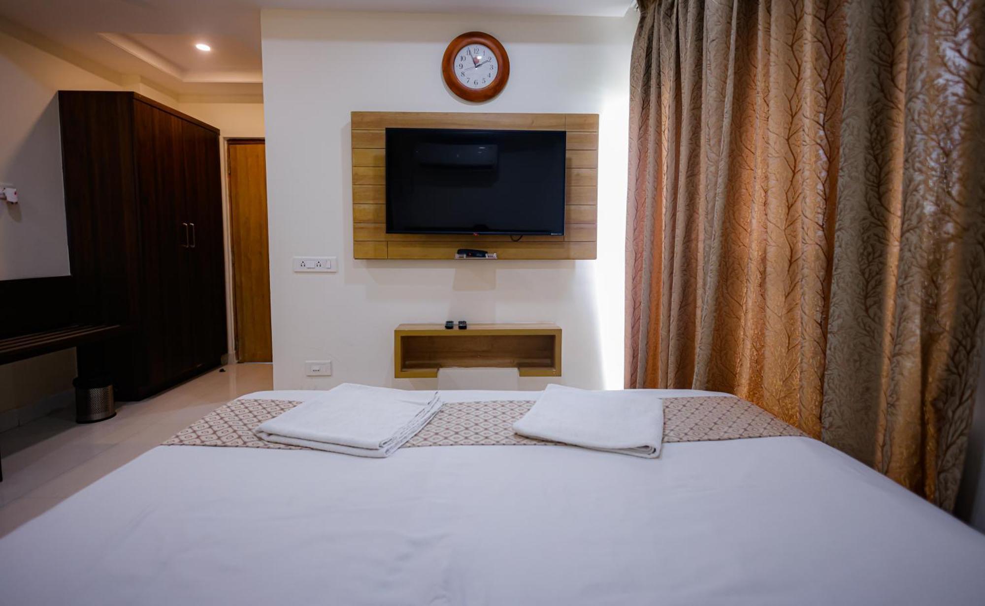 M Square Hotel Хайдарабад Экстерьер фото