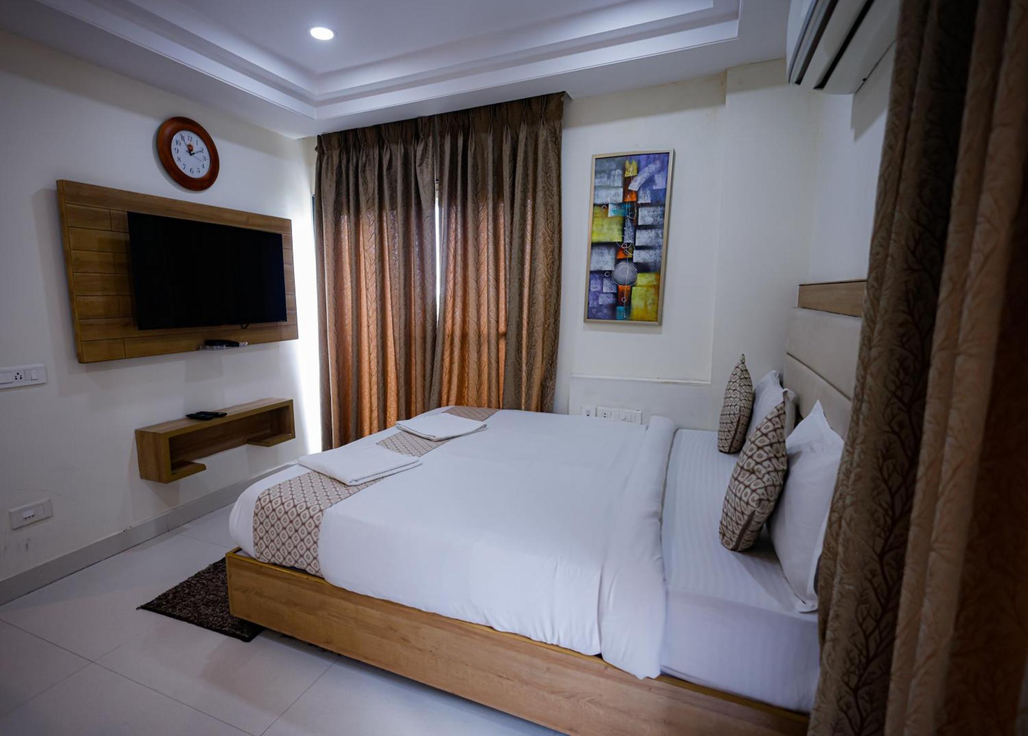 M Square Hotel Хайдарабад Экстерьер фото