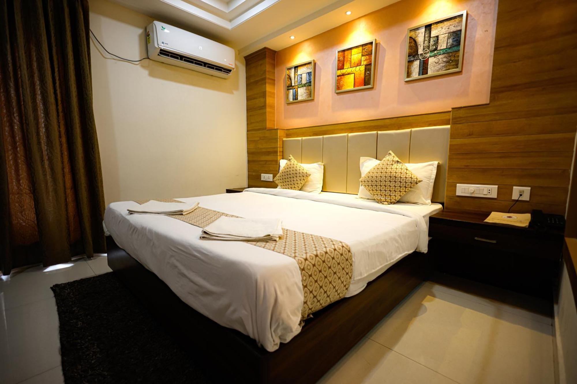 M Square Hotel Хайдарабад Экстерьер фото