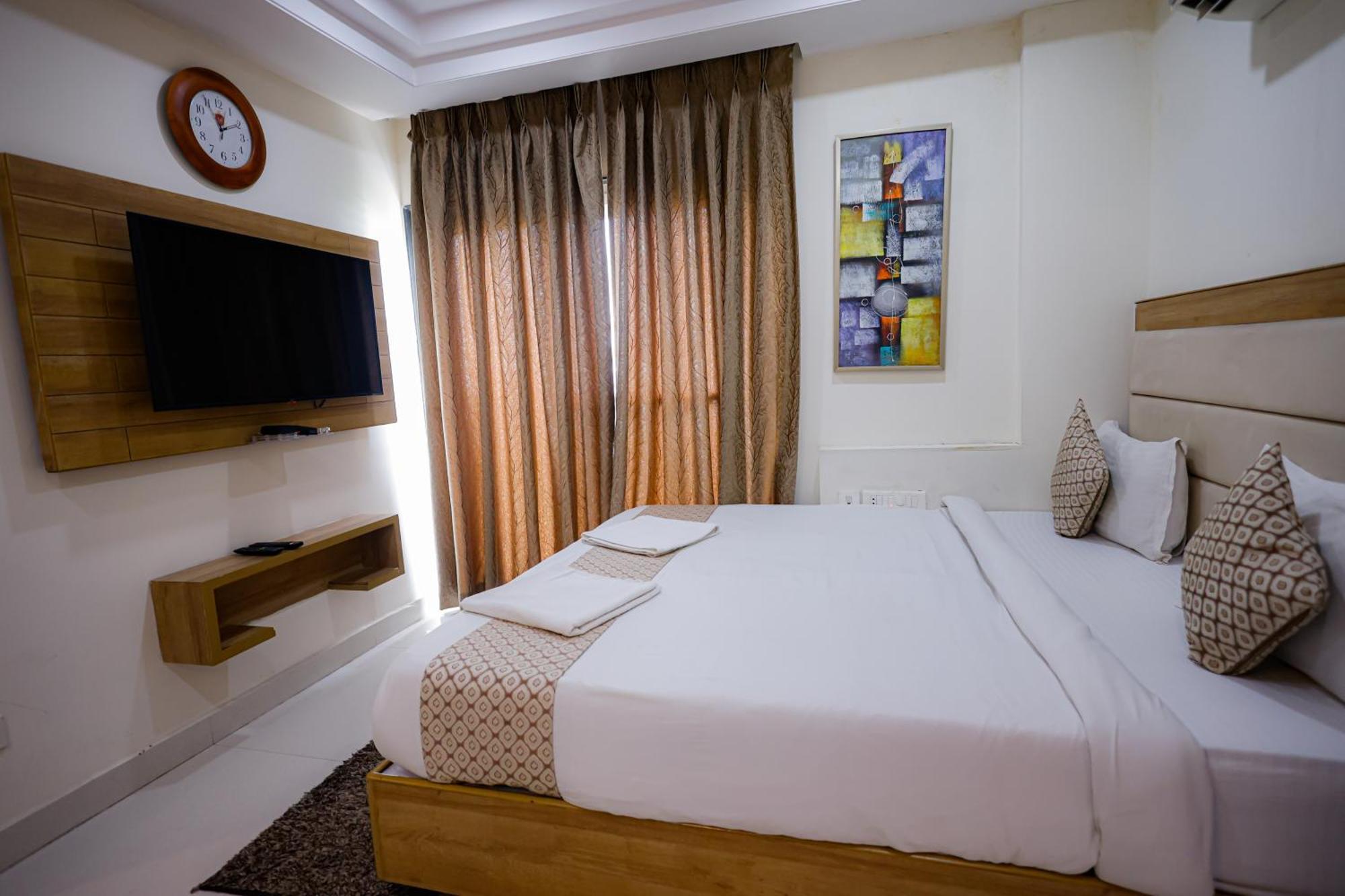 M Square Hotel Хайдарабад Экстерьер фото