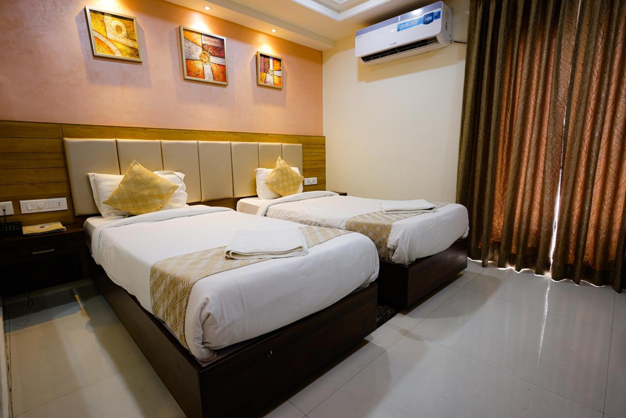 M Square Hotel Хайдарабад Экстерьер фото